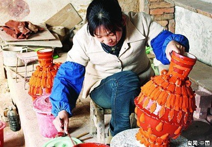 “古董”現(xiàn)做現(xiàn)賣利益暴漲 仿古仕女俑標(biāo)36萬