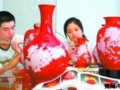 50位巧娘繪紅瓷30個國家賺外匯