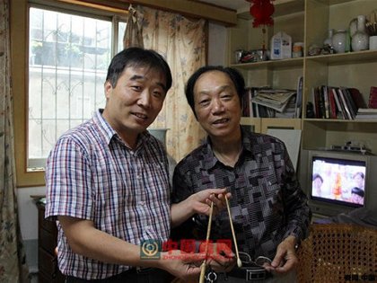 中國陶瓷藝術大師涂序生的兩支筆入藏綠寶石藝術陶瓷館