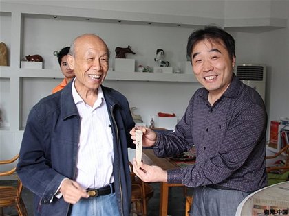 中國工藝美術大師劉遠長陶瓷雕塑工具入藏綠寶石藝術陶瓷館