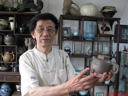 李占平創作紫砂《古井壺》被中國工藝美術大師張明文收藏