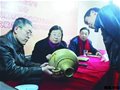 瓷器鑒定泰斗葉佩蘭告訴我們：“收藏少聽故事多學(xué)習(xí)研究”