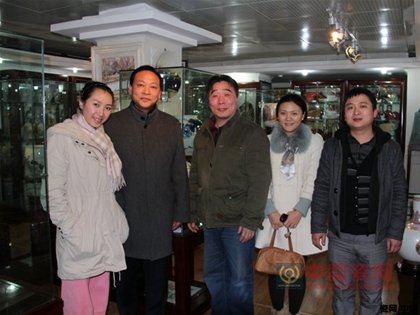 景德鎮文聯主席余志華參觀綠寶石藝術陶瓷館