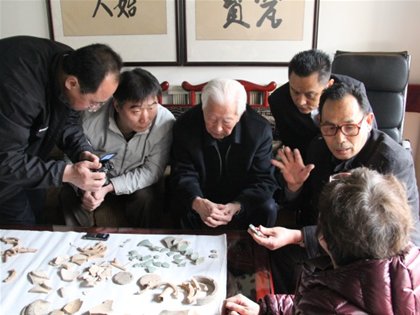 故宮博物院耿寶昌、陳華莎、呂成龍等專家參加汝州市新發現將臺街窯址座談會