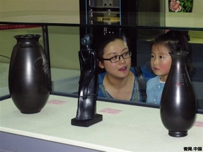孫洪生龍山黑陶藝術展
