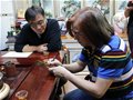 賴德全大師使用中的一支畫筆入藏綠寶石藝術陶瓷館