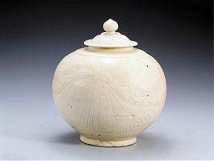 平定窯刻花瓷