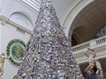 6米高陶瓷雕塑亮相維多利亞阿伯特博物院