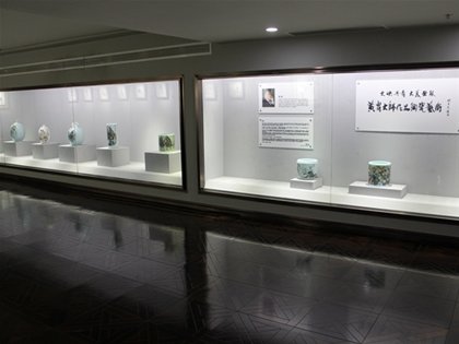 火映丹青，瓷墨相融——黃胄作品“拓彩”陶瓷藝術(shù)