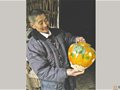 六旬老人十年收藏生涯 買回很多沒價值的古玩