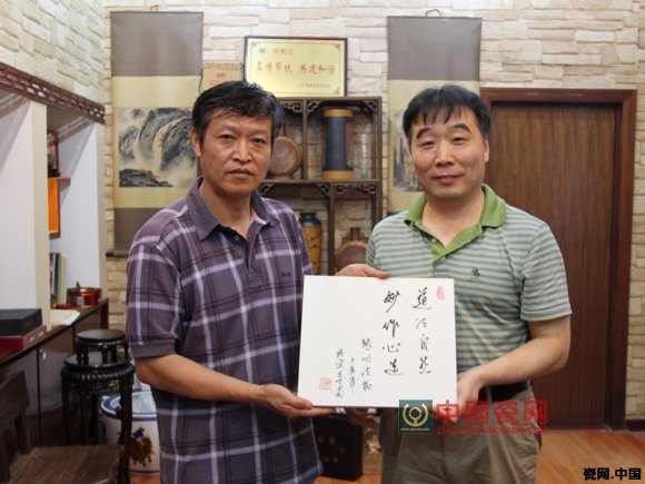 國家級高級工藝美術師張順法為”綠寶石藝術陶瓷館”題詞