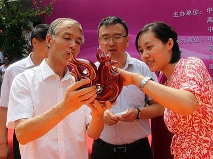 中國陶瓷藝術大師苗長強為《丁酉年》郵票創作配套鈞瓷作品