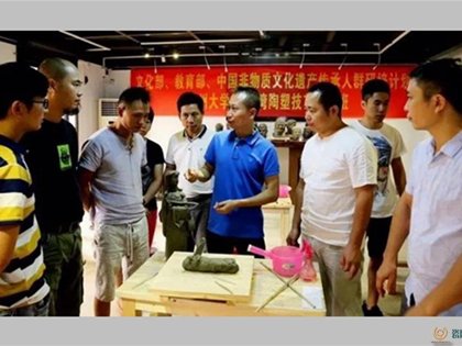 中國工藝美術大師黃志偉任教石灣陶塑非遺傳承培訓班