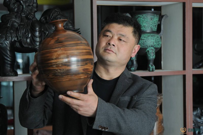 “紅木+陶瓷”主題文化展參展藝術(shù)家譚連國(guó)作品欣賞