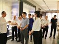 山東工藝美術學院院長潘魯生在中國陶瓷琉璃館調研指導