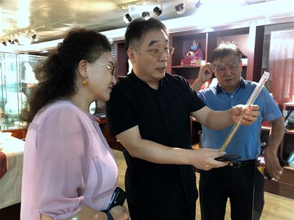 中國收藏家協會副會長戴維佳做客綠寶石藝術陶瓷館