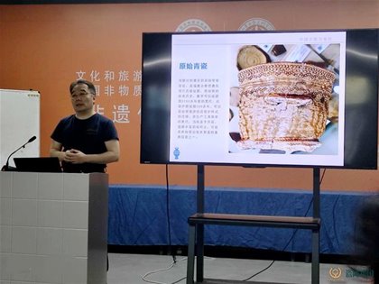 綠寶石藝術陶瓷館館長朱東明應邀走進山工藝非遺研培班開講《中國古窯萬里行》